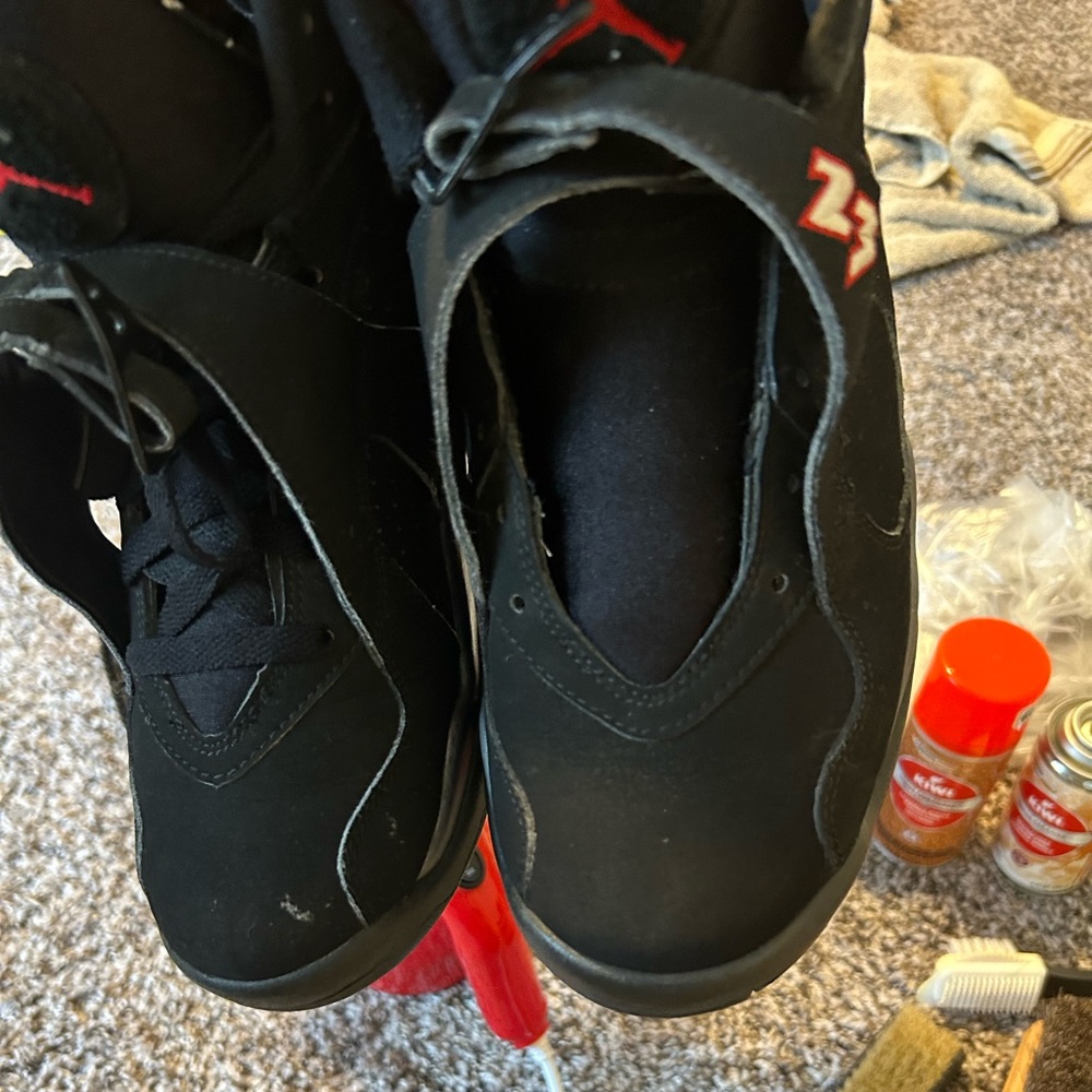 Jordan Playoff 8’s 
Size:9.5
